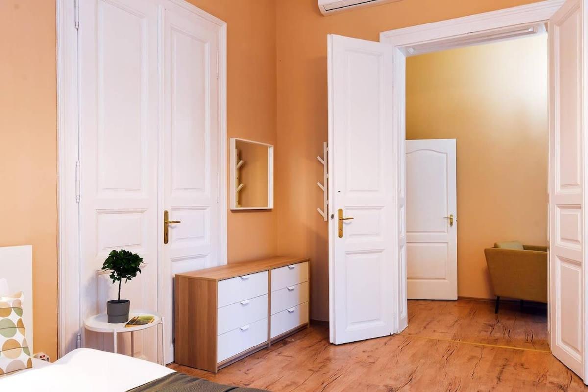 Very Central Very Spacious New Home Budapeste Exterior foto